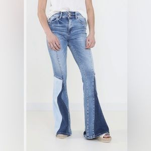 Size 28 vervet flair jeans two toned.